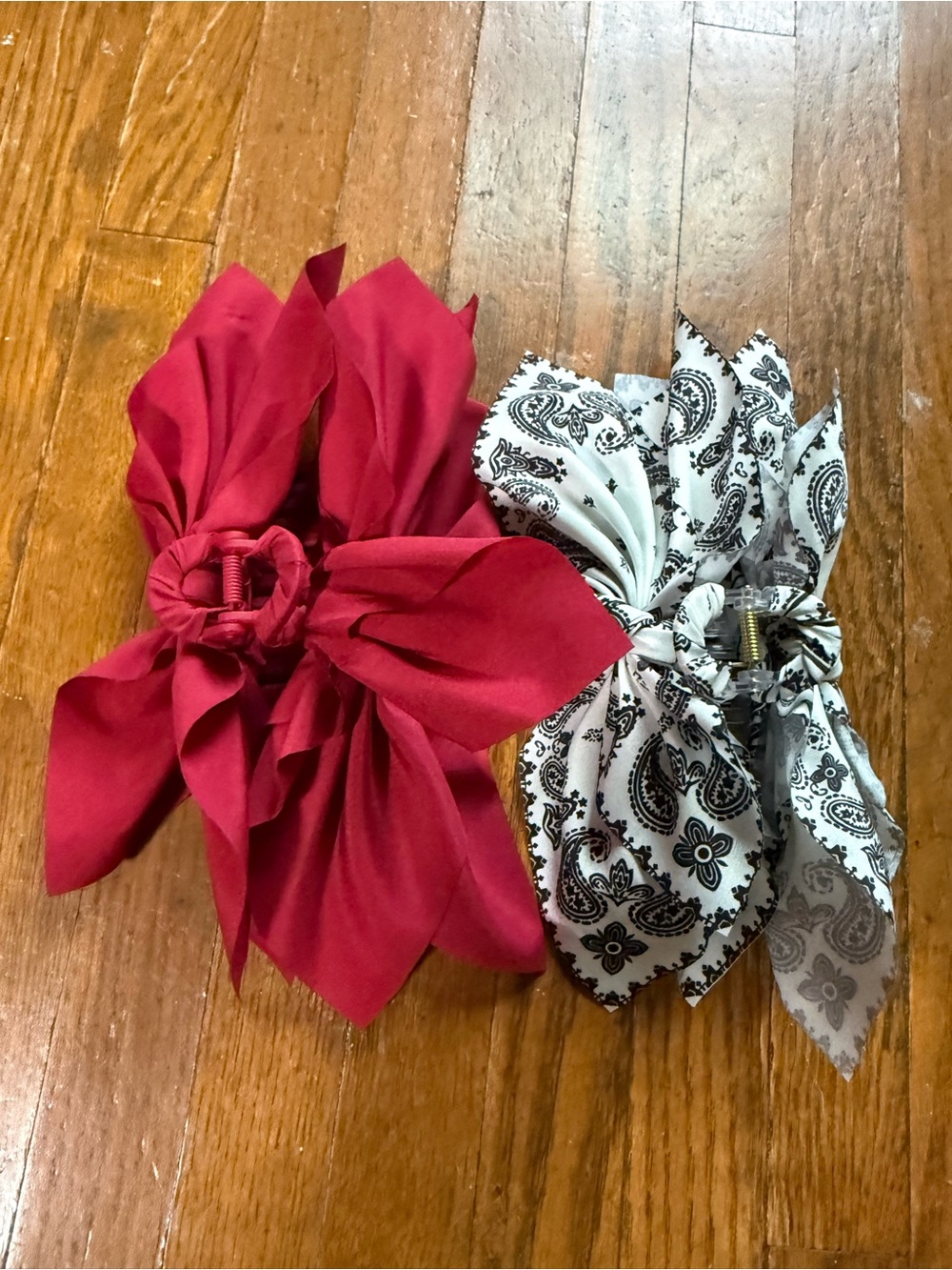 Set of 2 Red Floral Bow Hair Clips - Women's Accessory
